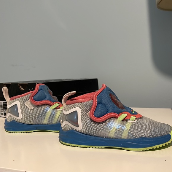 LebronXIX (TD) Toddler Boy Size 8 - Picture 8 of 9